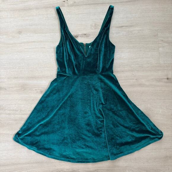 Urban Outfitters Heart Of The Ocean Green Sweetheart Velvet Mini Dress Small - Picture 2 of 9